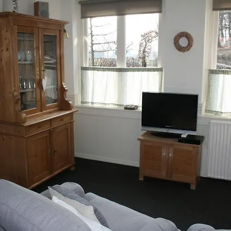 Modern In With Lake Nearby *