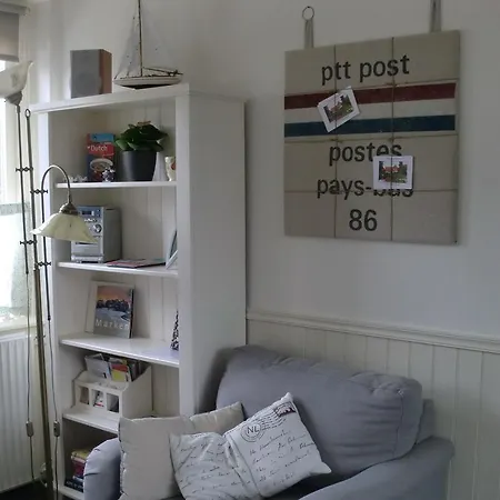 Modern In With Lake Nearby Apartment